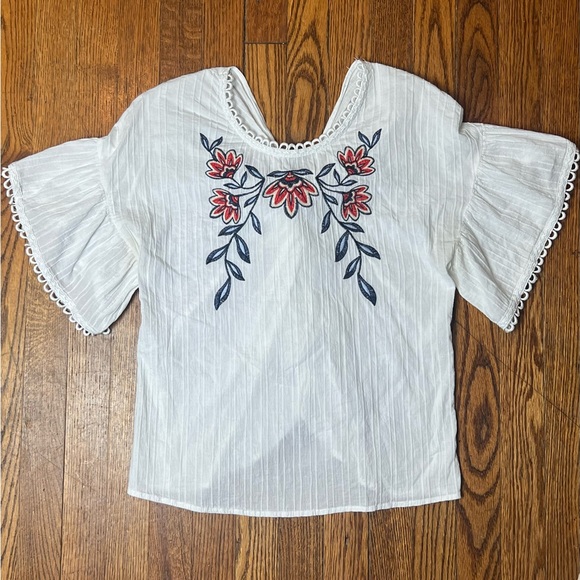 Moon River Tops - 🌟5/$20🌟Moon River white embroidered blouse top small